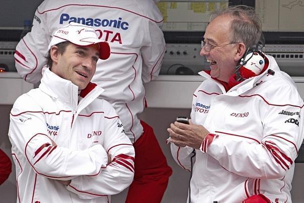 John Howett (r.), Präsident Toyota Motorsport, dürfte das Lachen vergangen sein - neben ihm Timo Glock. Foto: Toyota/auto-reporter.net